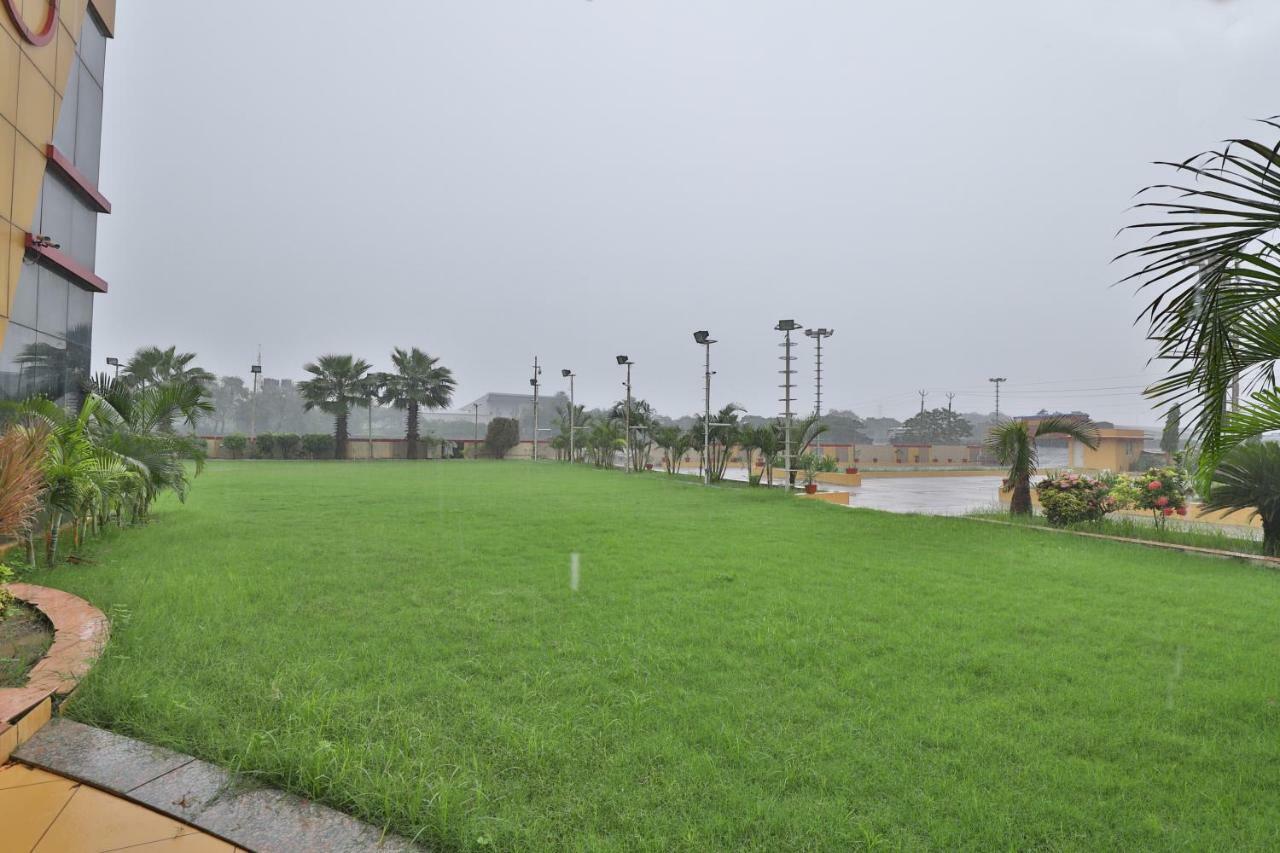 Capital O 47284 Atithi Resort Bharuch Exteriér fotografie