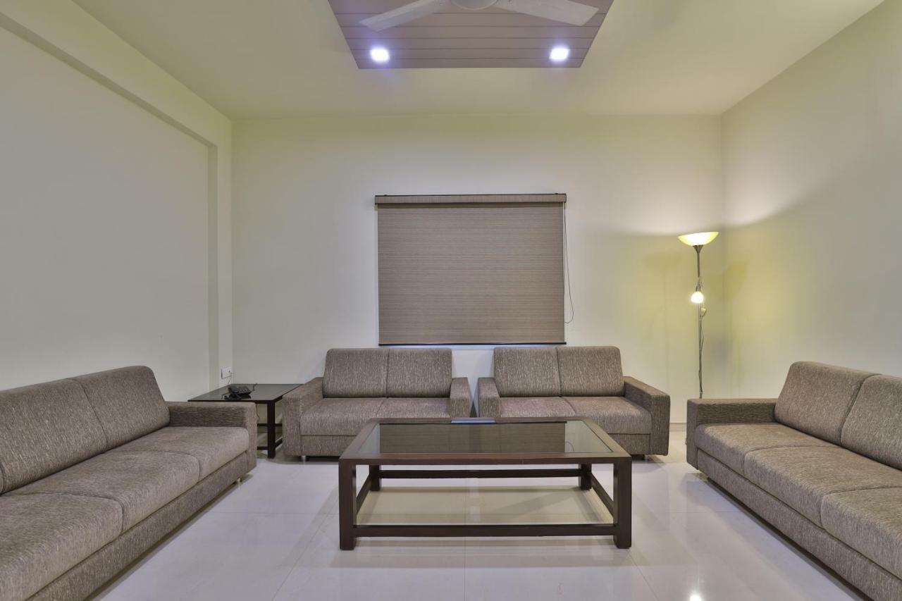 Capital O 47284 Atithi Resort Bharuch Exteriér fotografie