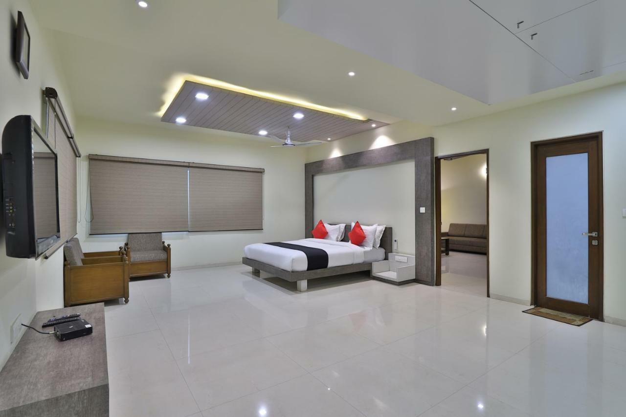 Capital O 47284 Atithi Resort Bharuch Exteriér fotografie